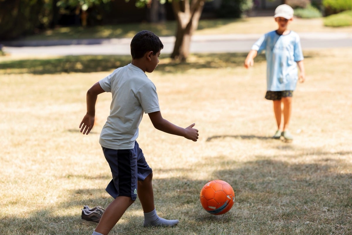 Un enfant au parc